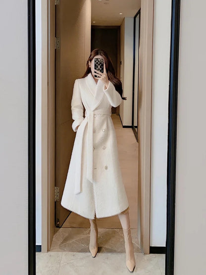 Elegant cashmere  white long sleeved coat